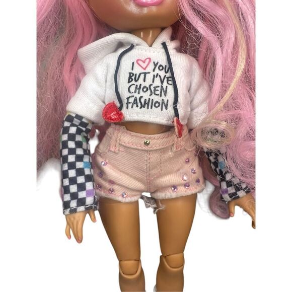 Rainbow High Kia Hart Fashion Doll Special Valentines Edition - Picture 3 of 5